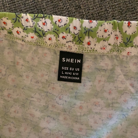 Green floral mini skirt with split hem - Picture 6 of 6